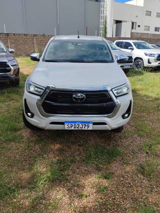 TOYOTA HILUX 2.8 D-4D TURBO DIESEL CD SRX 4X4 AUTOMÁTICO